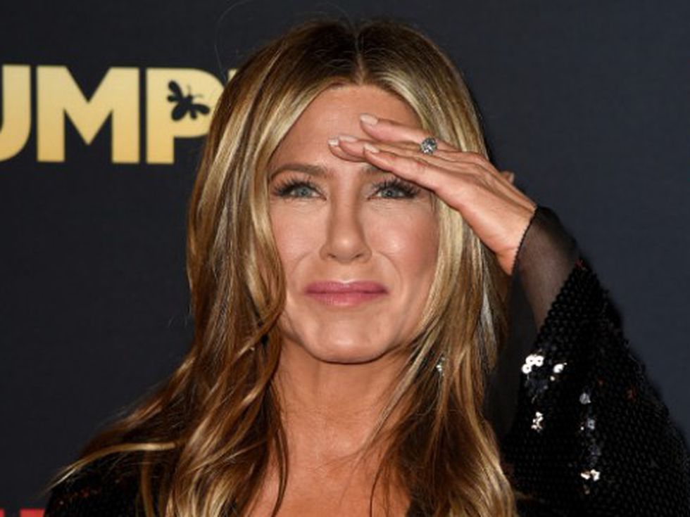 Дженифър Анистън целуна жена! И това ѝ хареса (видео)