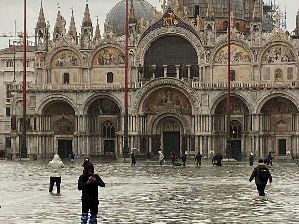 Венеция потъва. Задава се трета приливна вълна! (Галерия)