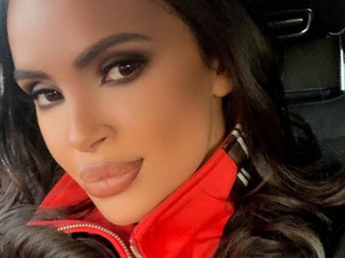 Мария се готви за бебе?