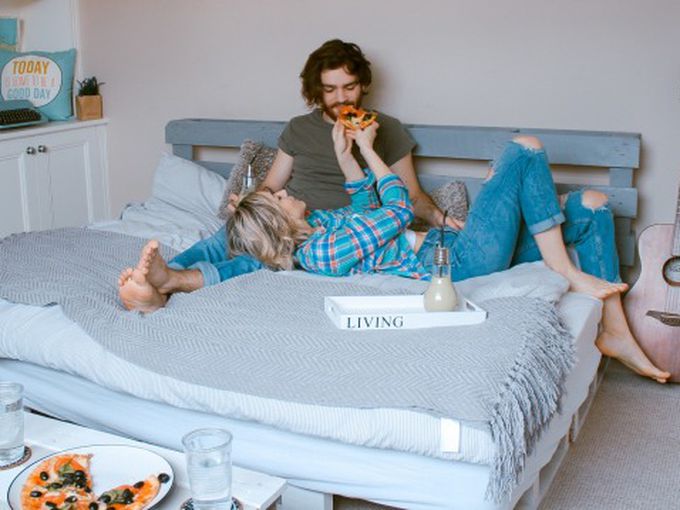 В каква поза трябва да се храним, за да отслабнем