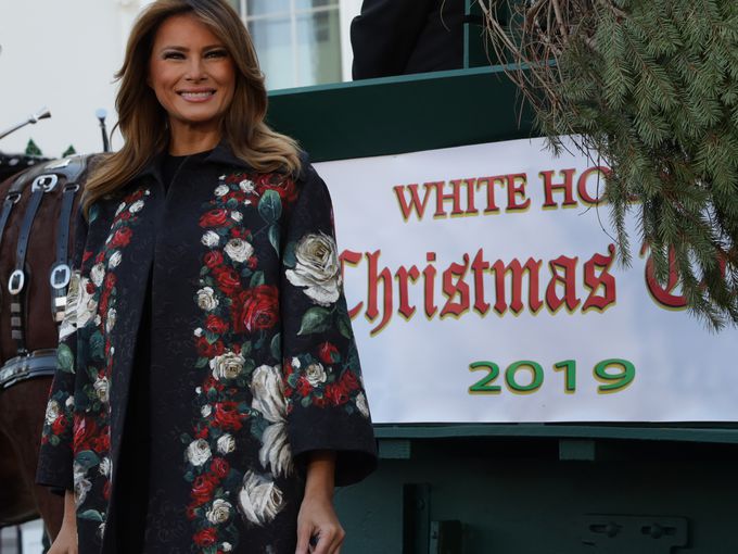 Ето как посрещна коледната елха Мелания Тръмп
