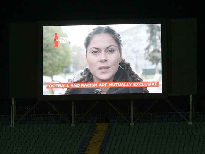 Coca-Cola обединява българските футболни фенове с кампания #ЗаедноСрещуРасизма