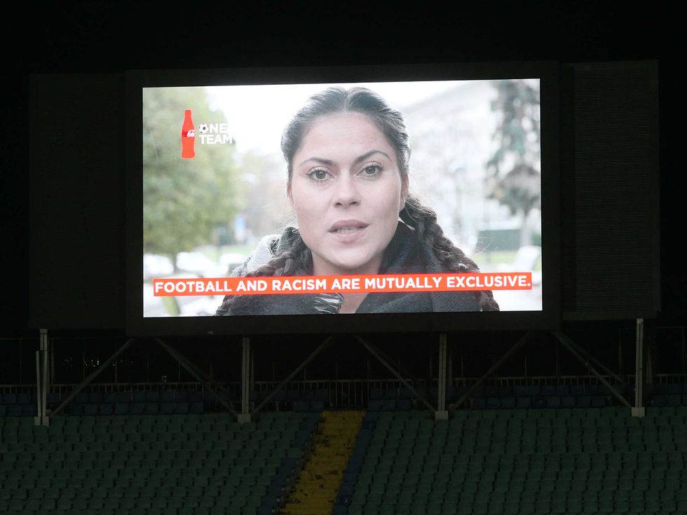 Coca-Cola обединява българските футболни фенове с кампания #ЗаедноСрещуРасизма