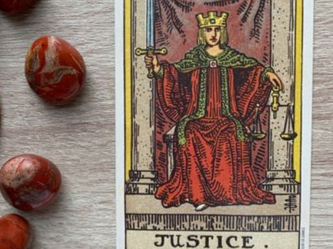 Вашата карта Таро за деня: Справедливостта