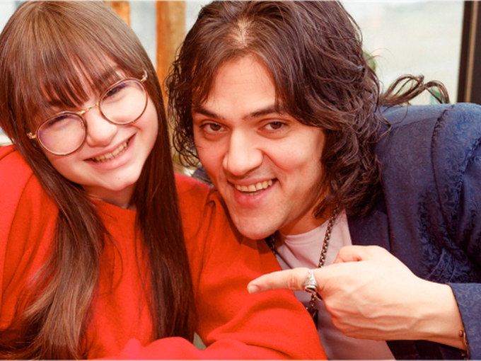 "Земля в иллюминаторе, трава у дома", а Руслан Вега - в България