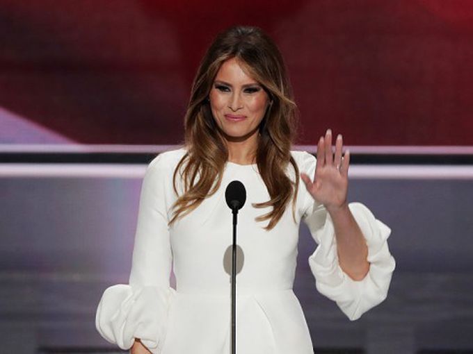 Мелания стяга коледна украса през юли