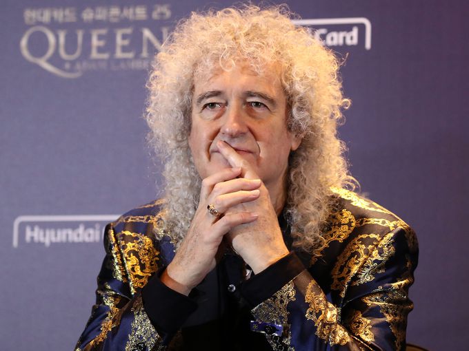 Китарист на Queen пусна собствена марка сутиени