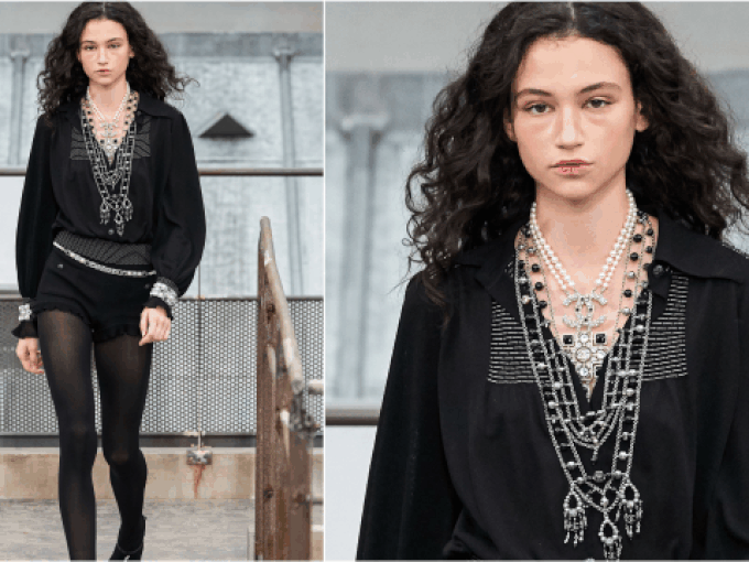 Нашата Белослава Хинова отново дефилира за Chanel