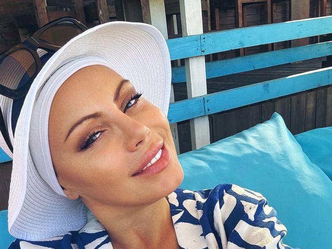 Камелия в нова светлина: Певицата блесна в най-ценната си роля с вълнуващи кадри от морето