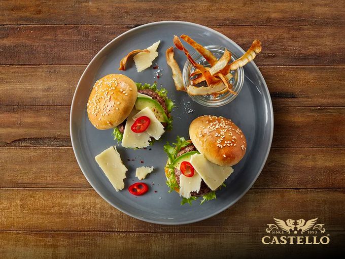 Мини бургери с Хаварти Castello® Creamy