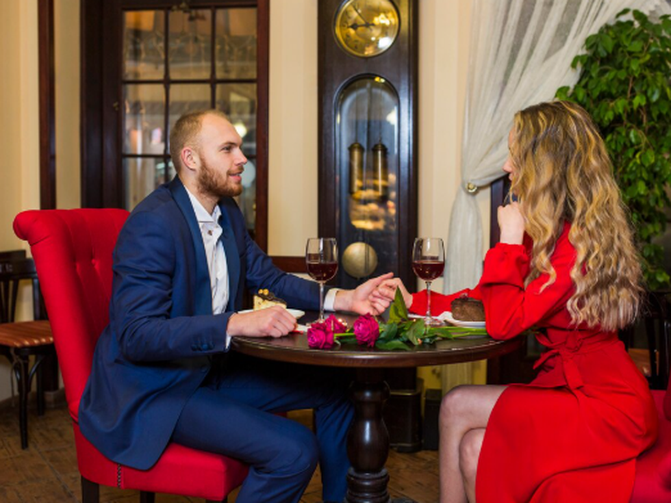 Съвременен етикет: Кой трябва да плати сметката на среща?