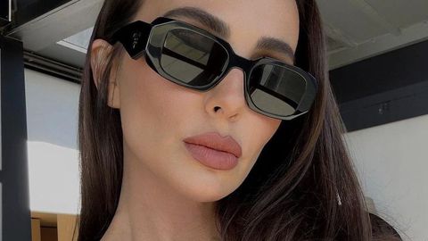 Николета Лозанова която е известна с любовта си към животните