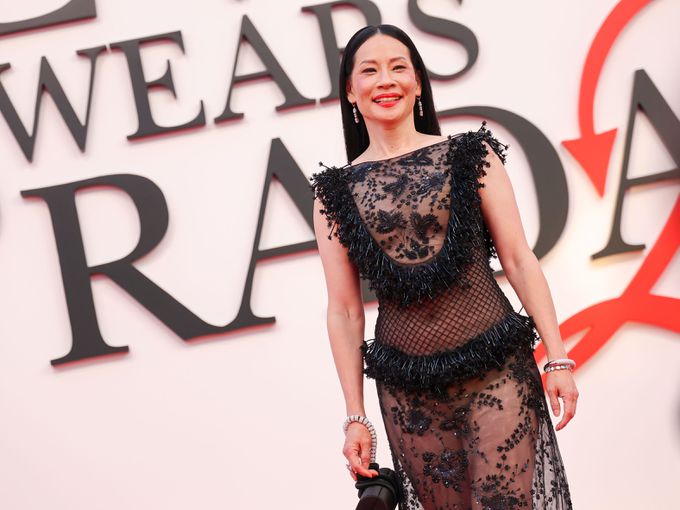 Красота в премерен баланс: Козметични хирурзи коментират "неостаряващия" вид на Луси Лиу (Снимки)