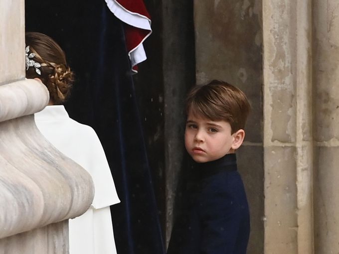 Принц Луи празнува осмия си рожден ден с игри на плажа (Видео)