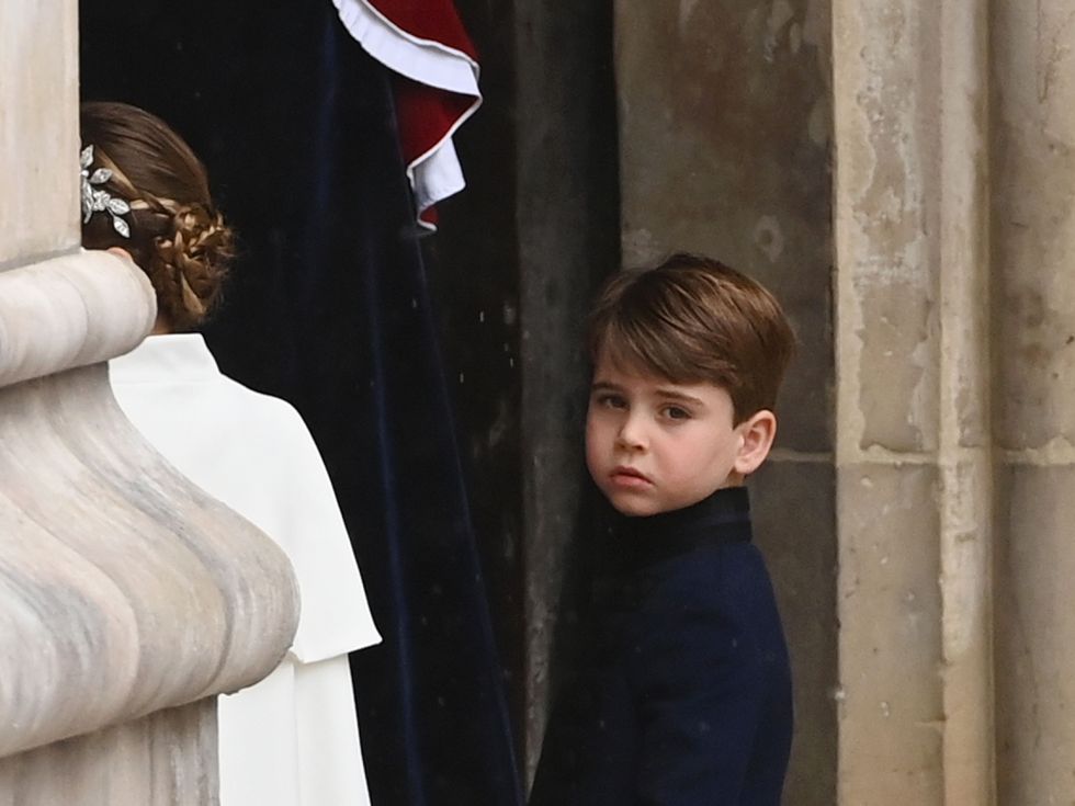 Принц Луи празнува осмия си рожден ден с игри на плажа (Видео)