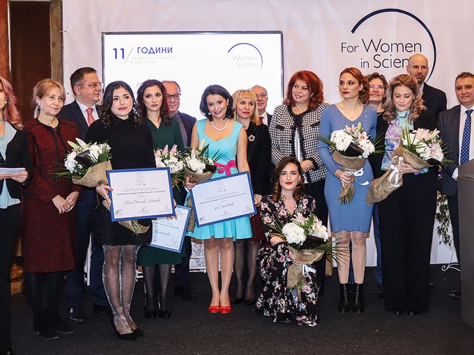 Връчват наградите "За жените в науката"