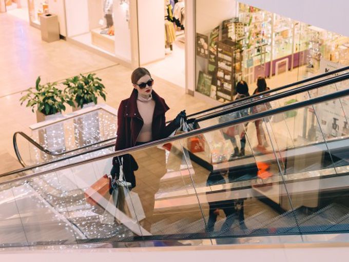 О, да! МОЛ-ът вече отвори! А раздават ли по 500 лв. на входа да имаме да си харчим?