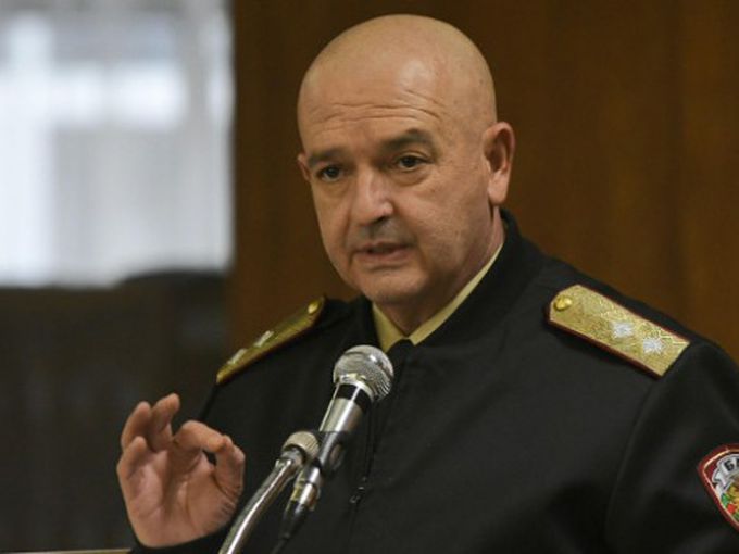 Ще се мре яко, ще видиш! О, мон женерал - какви ги ръсиш?