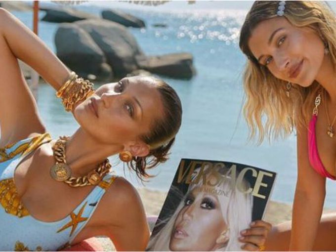 Бела Хадид и Хейли Бийбър - красивите лица на Versace
