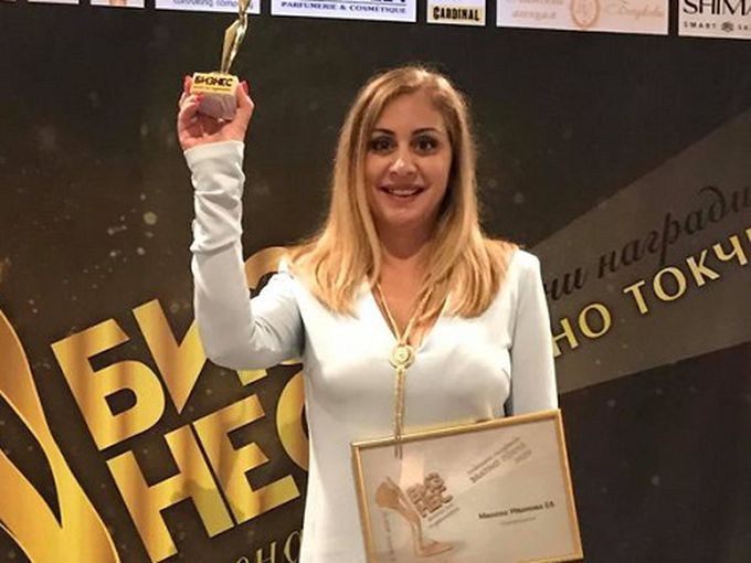 Жената на Милен Цветков неузнаваема - отслабна и с награда