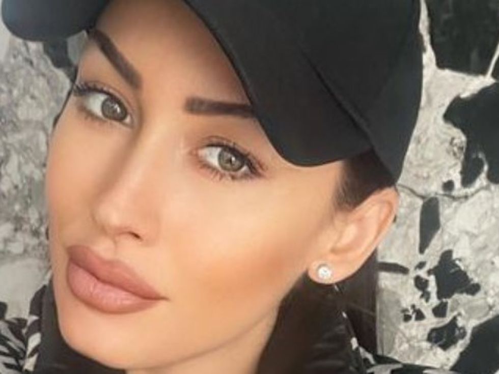 Джена облече прилепнали дрехи, демонстрира топформа след раждането (СНИМКА)