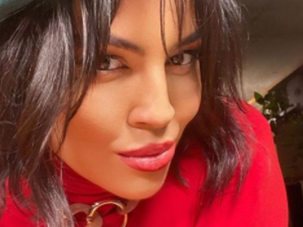 Деси Цонева показа убийствено тяло по секси бельо (снимка)