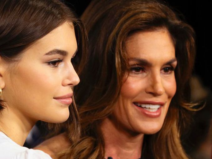 Кая Гербер с емблематична корица - снима се в ролята на... майка си!