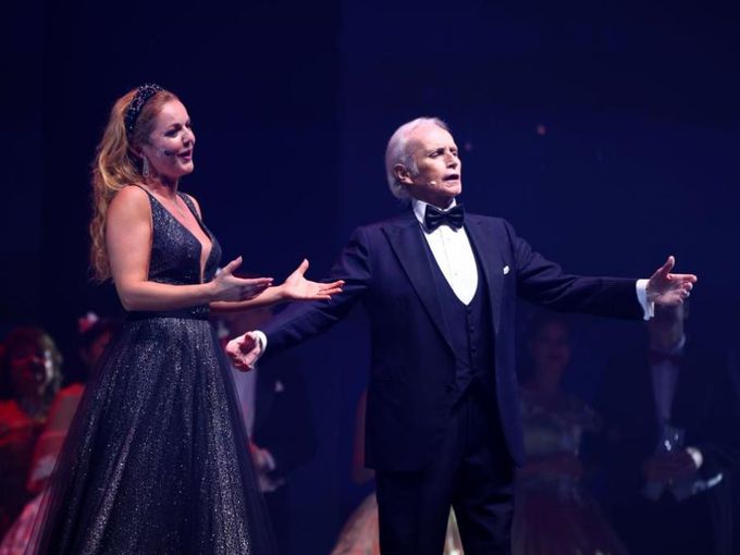 Президентът Румен Радев и Христо Стоичков аплодира Хосе Карерас