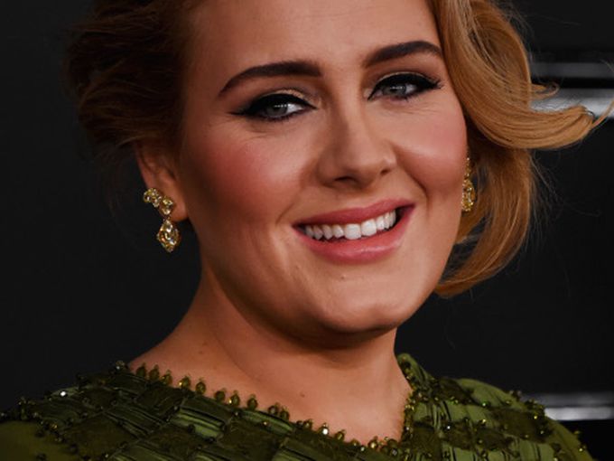 Адел се срамува от новия си имидж?