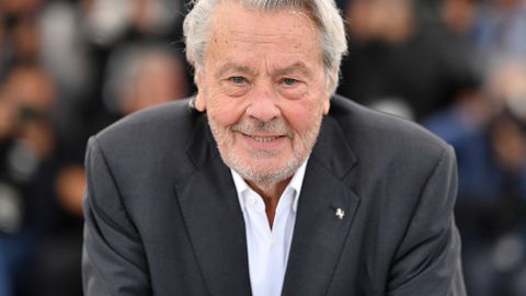 Ален Делон почина в дома си на 88 години точно