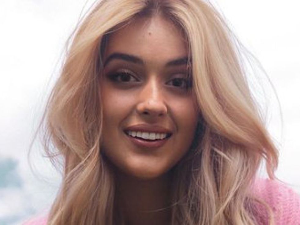 Мари на Гала се пусна в мрежата без сутиен (Снимка)