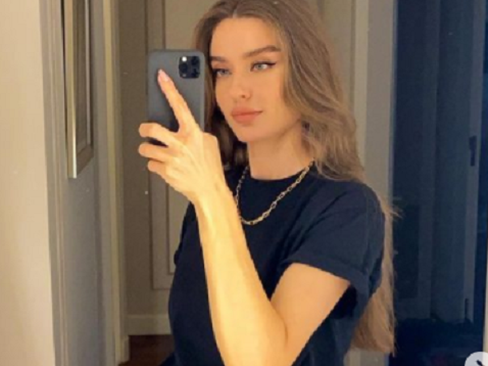 Еха! Вижте защо красивата сестра на Саня Борисова превзе билбордовете в Дубай