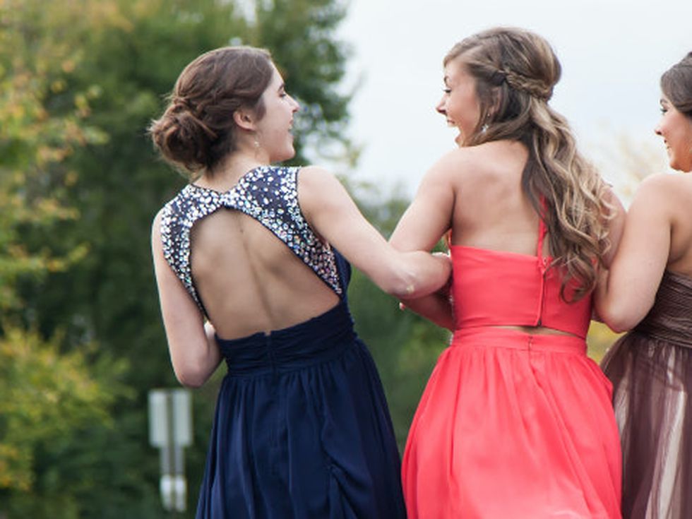 Как да изберем най-подходящата абитуриентска рокля