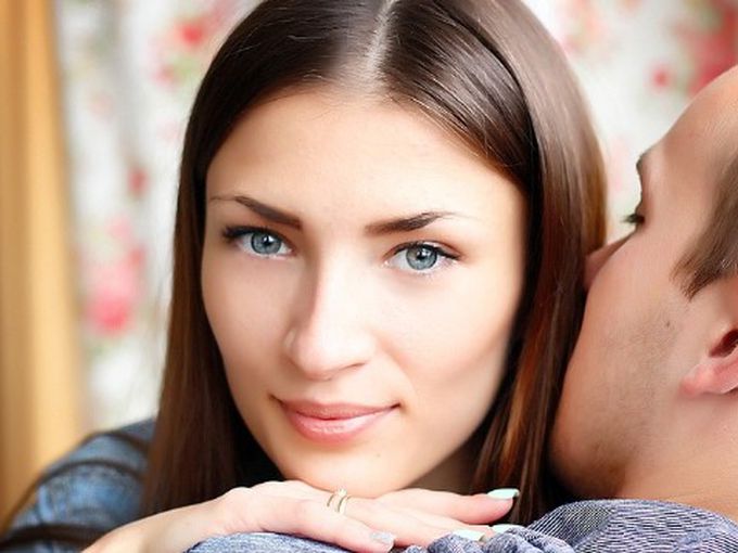10 причини, поради които приятелката ви флиртува с други мъже