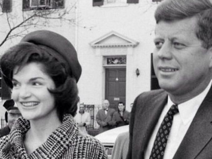 Джаки Кенеди загубила девствеността си в асансьор...