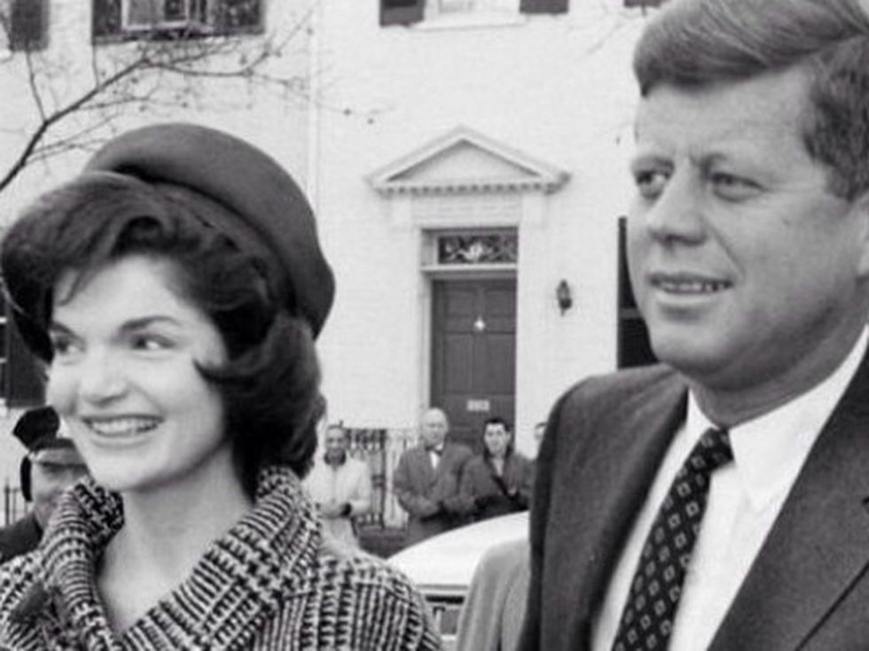 Джаки Кенеди загубила девствеността си в асансьор...