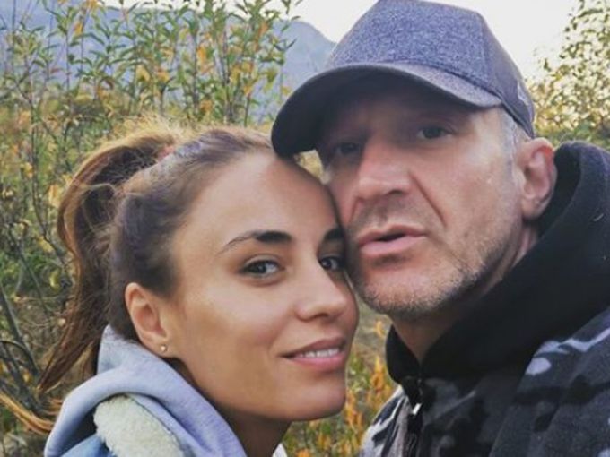 Радина Кърджилова показа бременното си коремче