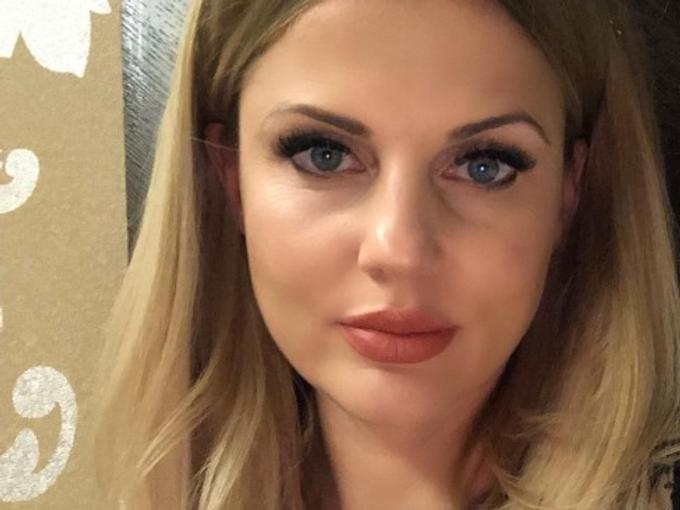 Бояна Шарлопова показа зашеметяваща фигура само по... дантела