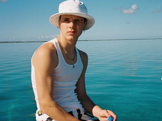 Тези снимки на Круз Бекъм с розова коса и по бельо взривиха мрежата