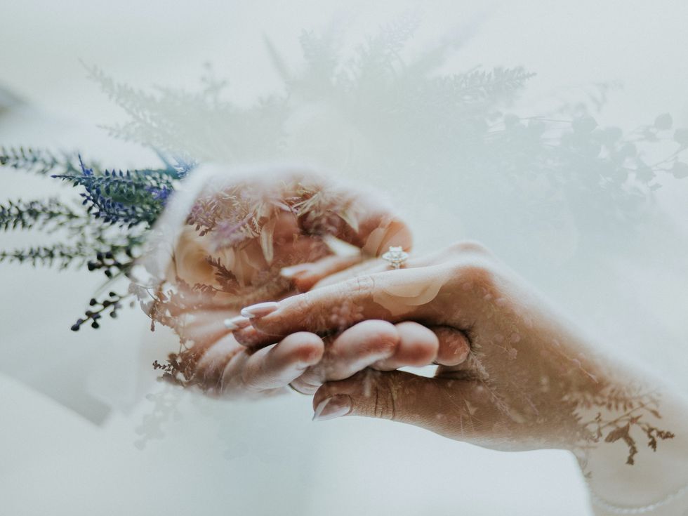 Влюбени си казаха “Да” в зимна приказка на теснолинейката (Снимки)