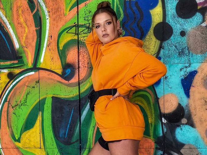 Алекс Сърчаджиева в секси костюм на медицинска сестра