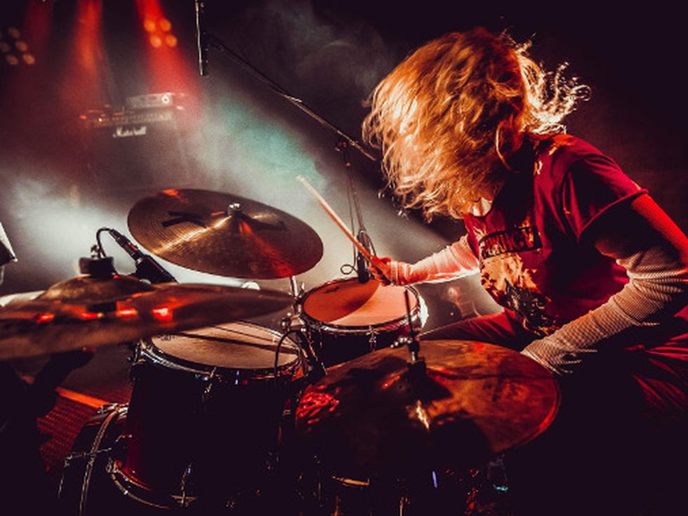 Рок барабанистката Десислава Петкова – SunDessi реализира видео, посветено на барабаните в алтернативната рок музика