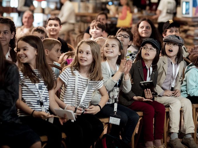 Поли Генова и Флорина Иванова четат детски книжки