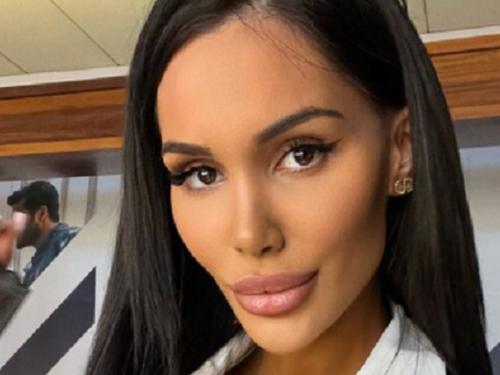 Еха! Тази фолкпевица се омъжи тайно в Дубай (снимки)