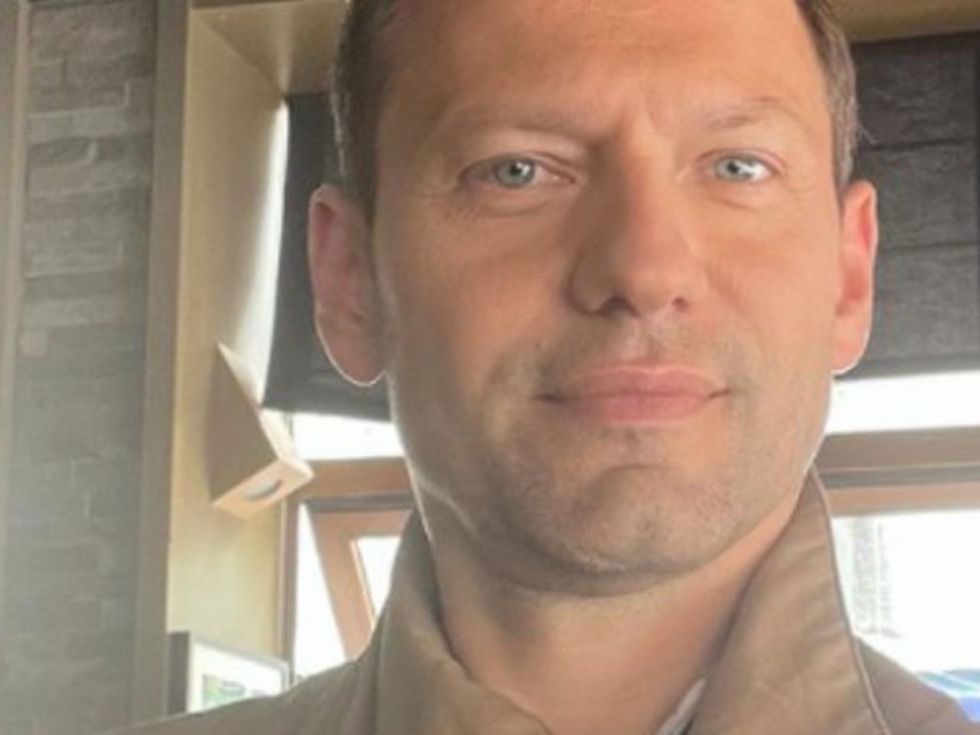 Вижте какво прави Орлин Павлов за родителите си и баба си Иванка