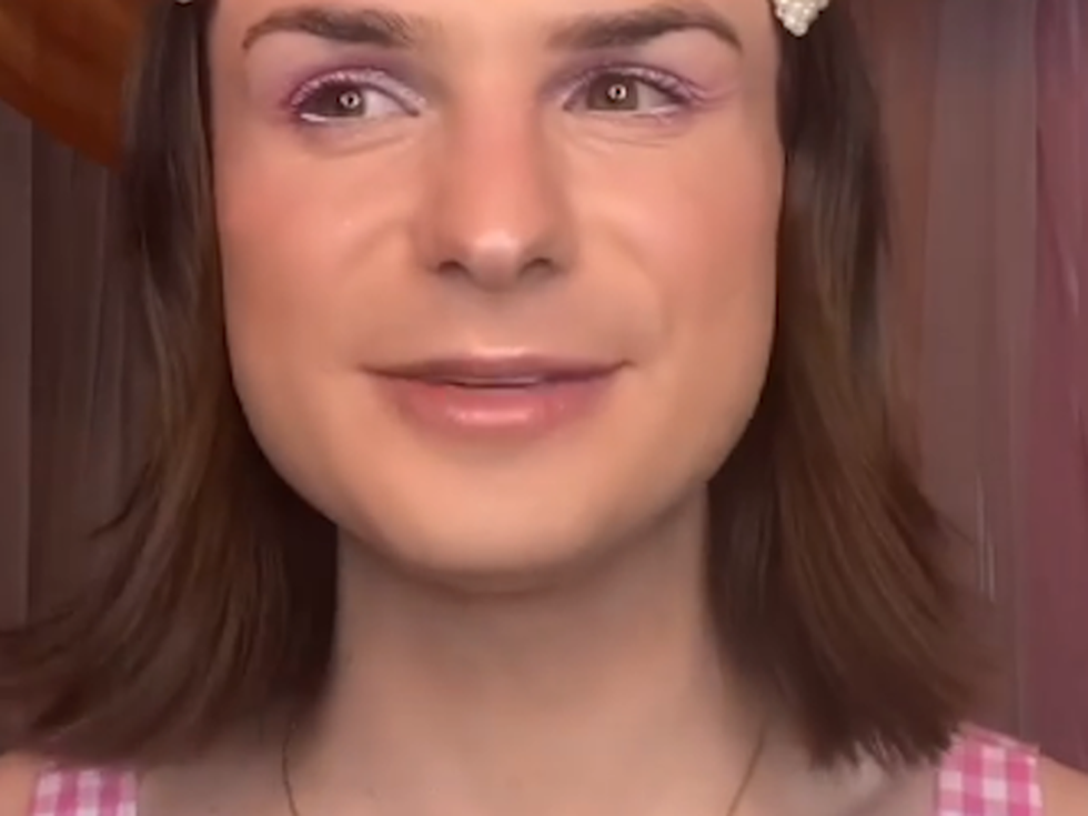 Дилън Мълвейни и забавното обяснение на това какво означава да си жена