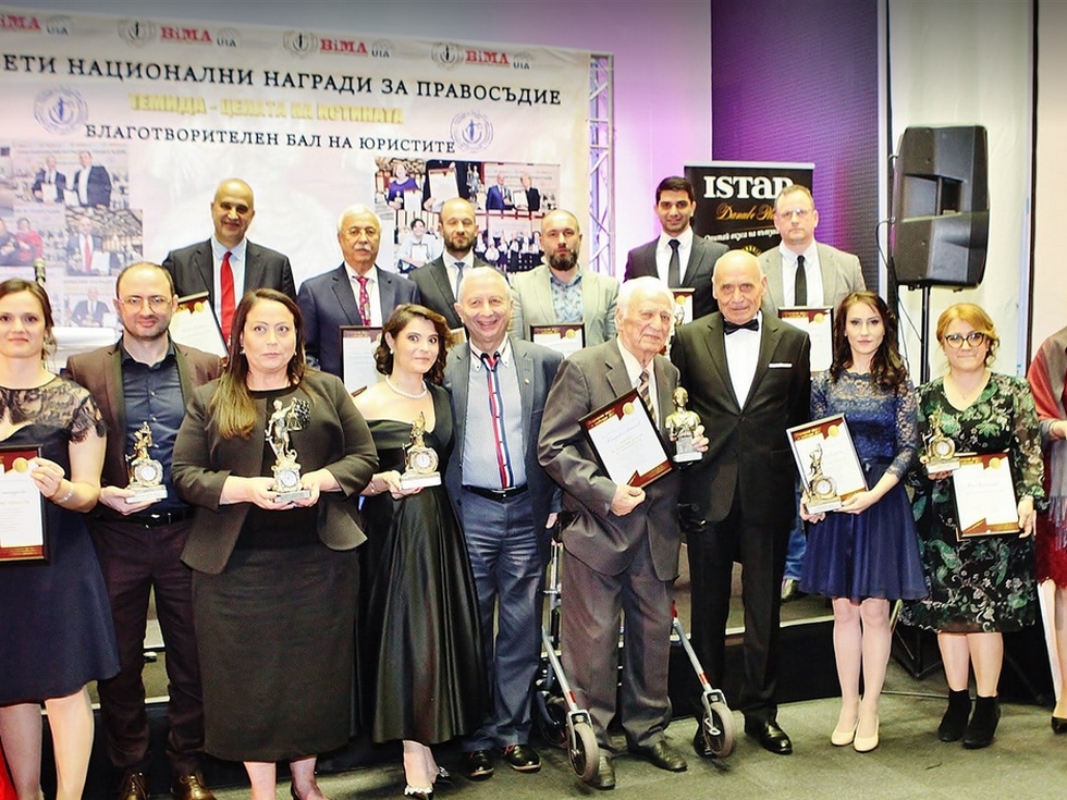 Професорка, обучила над 50 000 студенти, с награда за правосъдие