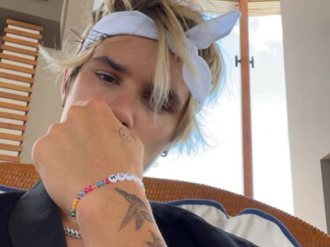 Ромео Бекъм предизвика сърцебиене сред почитателките си с поредната модна изява