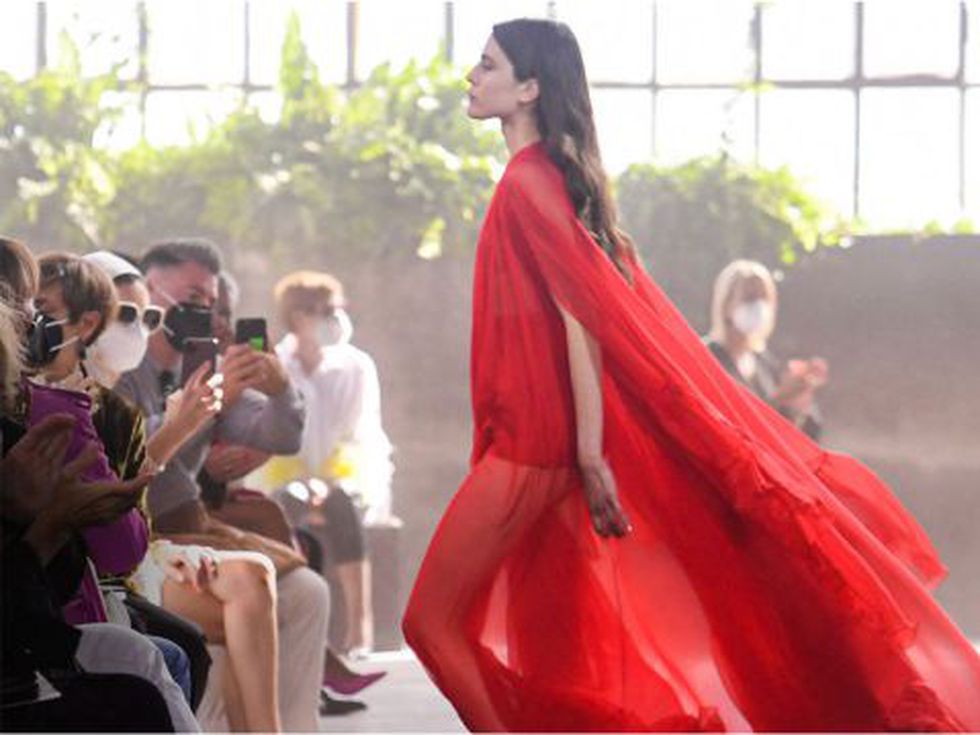 Радикален романтизъм в колекция Valentino пролет-лято 2021