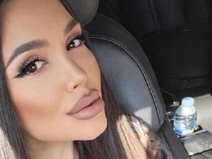 Фолкпевица едва не роди на сцената, феновете притеснени